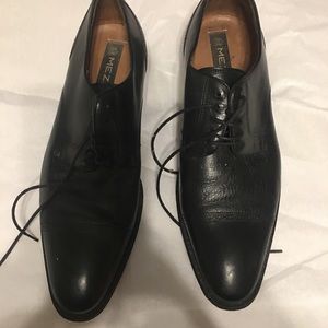Men dress shoes by MEZLAN!  Sz. 8.5M.  USED.